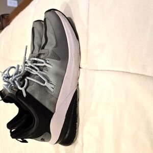 Blue and Gray Sneakers with Modern Design and Cushioned Sole